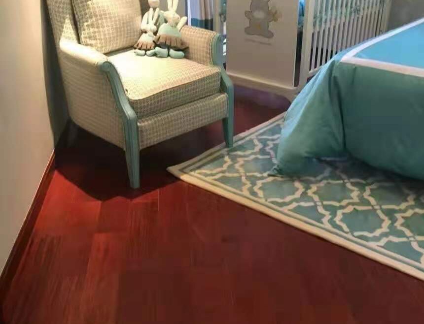 信賢地產菠蘿格實木地板精裝房