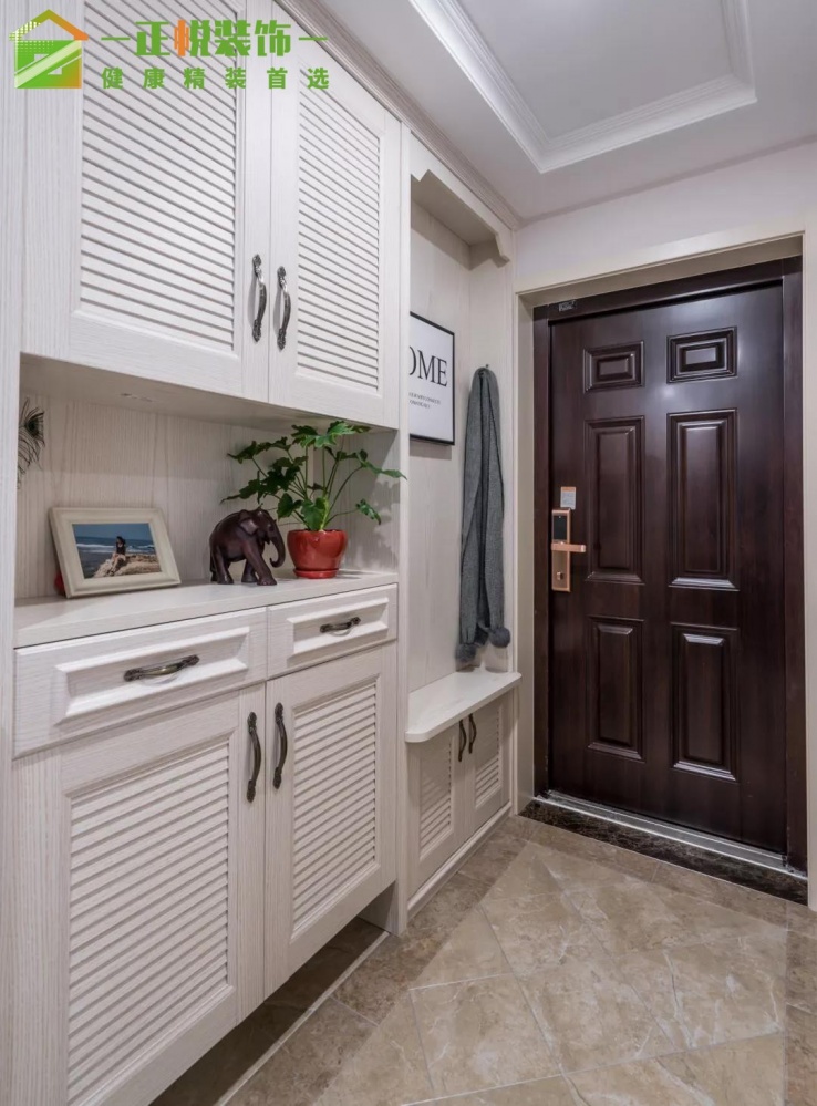 玄關(guān)玄關(guān)柜裝修效果圖衣帽間還不知道怎么設(shè)計嘛，看這美式經(jīng)典玄關(guān)設(shè)計圖片賞析