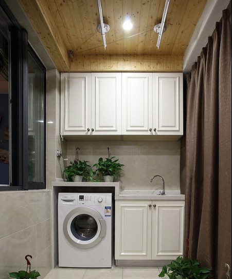 陽(yáng)臺(tái)晾衣架效果圖 小陽(yáng)臺(tái)中晾衣架的完美布置方案