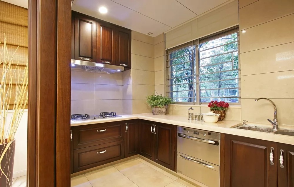 餐廳櫥柜裝修效果圖明朗簡潔塑造一個富有魅力的簡約現(xiàn)代簡約廚房設(shè)計(jì)圖片賞析