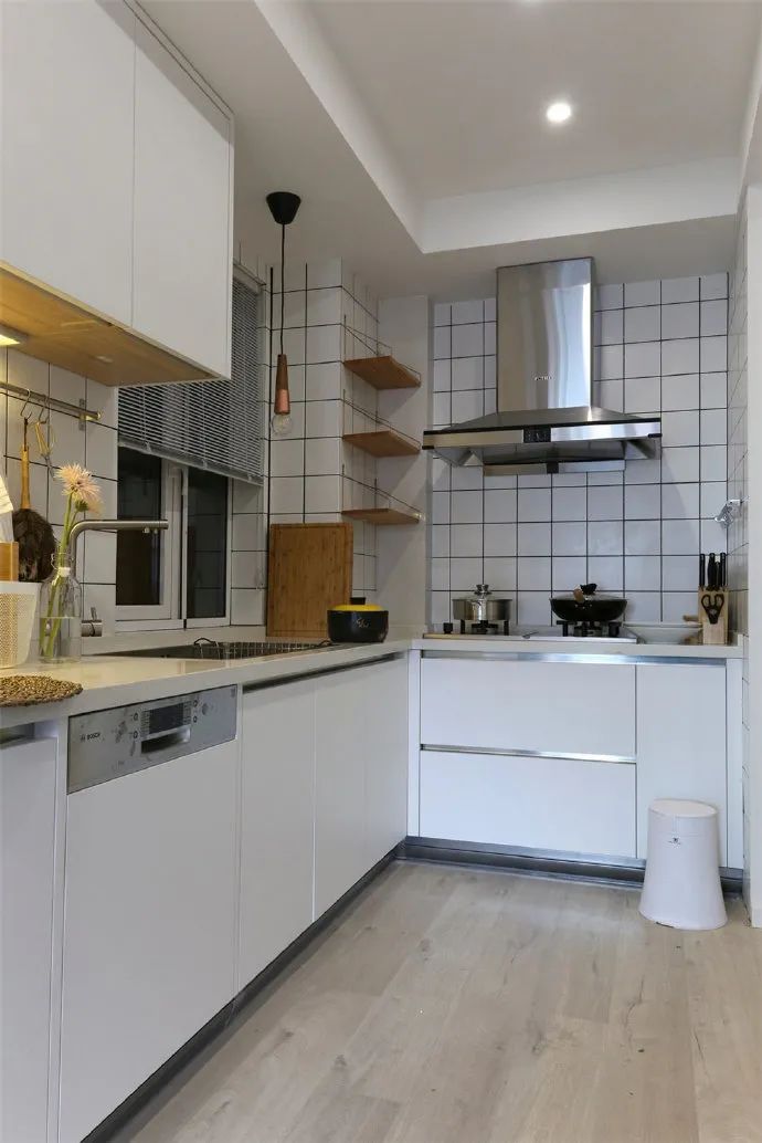 小戶(hù)型開(kāi)放式廚房地面裝修效果圖_正確裝修廚房 廚房裝修流程_小廚房裝修