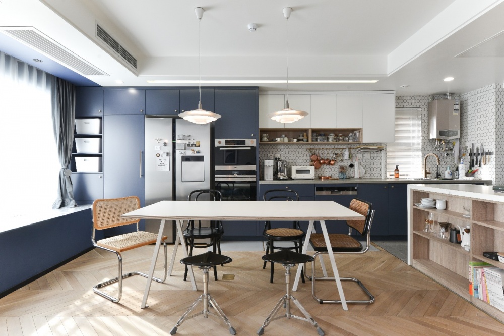 功能區(qū)木地板裝修效果圖把精裝房拆成毛坯，打造出會(huì)變形北歐極簡(jiǎn)功能區(qū)設(shè)計(jì)圖片賞析