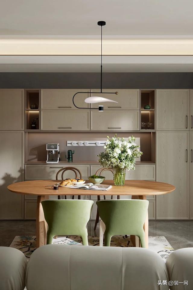 房屋浪漫布置圖片(95平米法式風(fēng)格裝修，輕奢浪漫居所，姐妹們的夢想小家)(圖5)