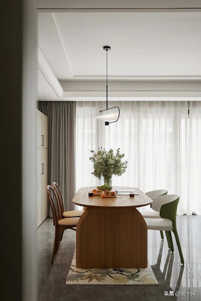 房屋浪漫布置圖片(95平米法式風(fēng)格裝修，輕奢浪漫居所，姐妹們的夢想小家)(圖6)