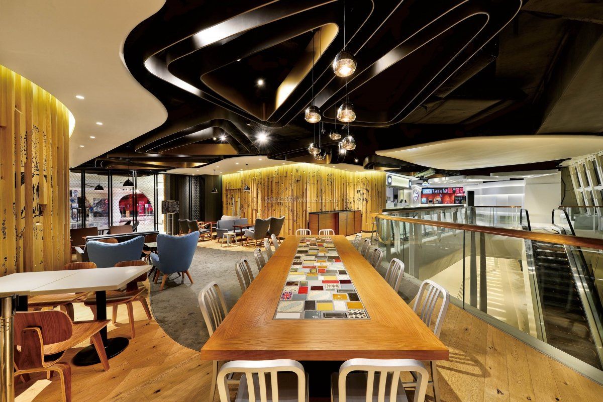 漫咖啡 裝修_復(fù)古風的咖啡裝修圖片_咖啡屋裝修