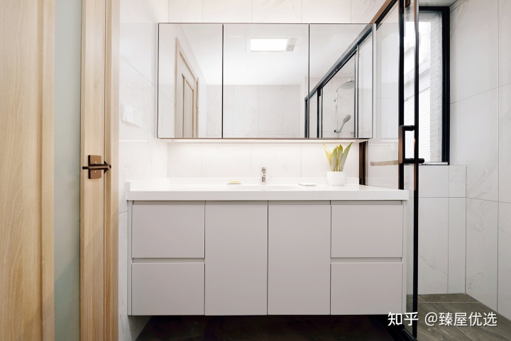 陽(yáng)臺(tái)柜子儲(chǔ)物造型圖_陽(yáng)臺(tái)柜子裝修效果圖片_陽(yáng)臺(tái)柜子裝修效果圖