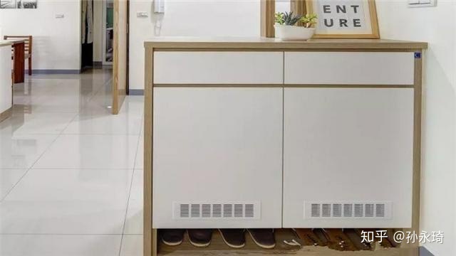 裝修師傅給玄關(guān)做了8處設(shè)計(jì)，朋友驚呼：怎么想到的，太實(shí)用了！