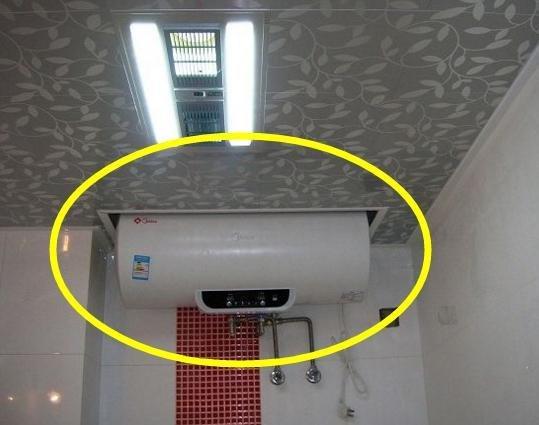 衛(wèi)生間裝吊頂，再裝電熱水器太壓抑了？學(xué)學(xué)這方法，美觀還省空間