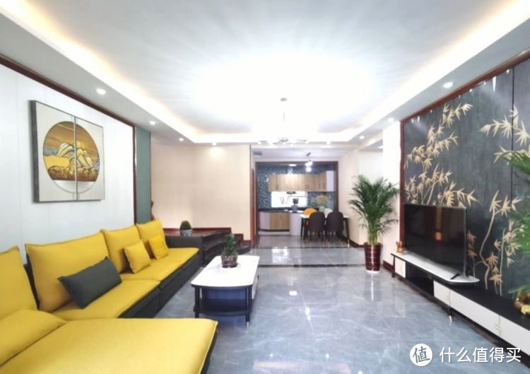 136㎡錯層大四房，優(yōu)雅的新中式裝修，衣柜里面裝廁所，誰見過？