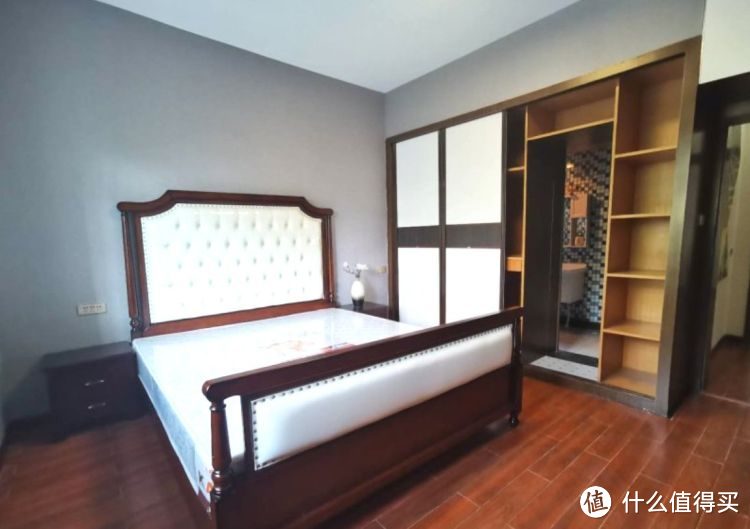 136㎡錯(cuò)層大四房，優(yōu)雅的新中式裝修，衣柜里面裝廁所，誰(shuí)見(jiàn)過(guò)？