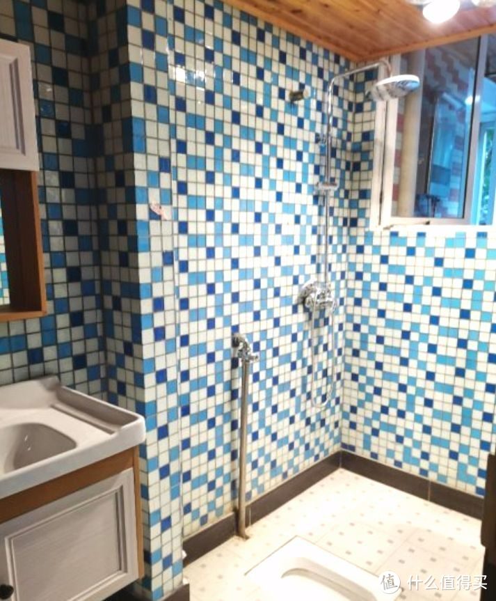 136㎡錯(cuò)層大四房，優(yōu)雅的新中式裝修，衣柜里面裝廁所，誰(shuí)見(jiàn)過(guò)？