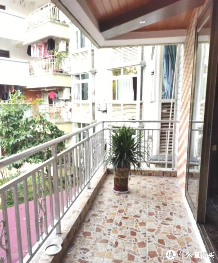 136㎡錯(cuò)層大四房，優(yōu)雅的新中式裝修，衣柜里面裝廁所，誰(shuí)見(jiàn)過(guò)？