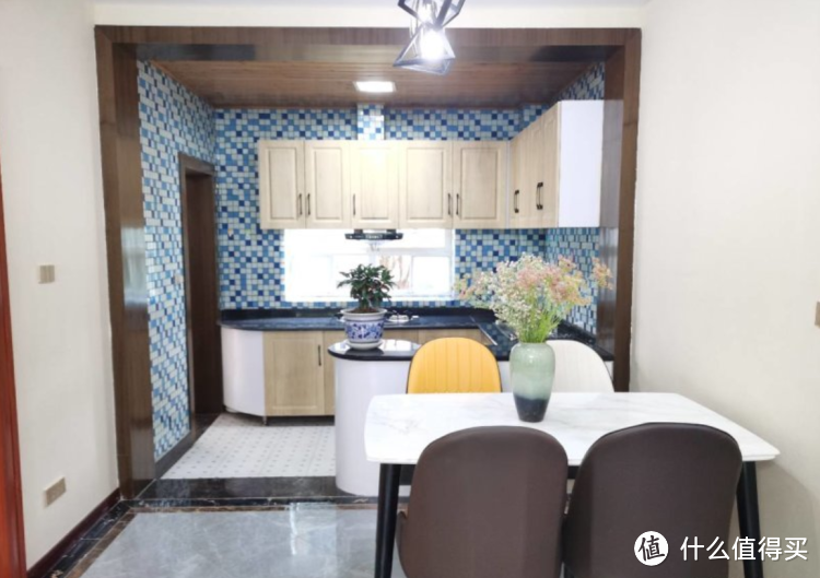 136㎡錯(cuò)層大四房，優(yōu)雅的新中式裝修，衣柜里面裝廁所，誰(shuí)見(jiàn)過(guò)？