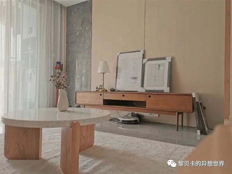 內(nèi)衣實體店裝修風(fēng)格圖_內(nèi)衣店裝修圖_內(nèi)衣飾品店裝修圖片