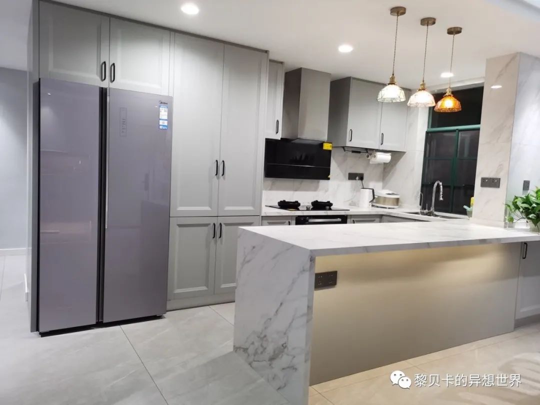 內(nèi)衣實體店裝修風(fēng)格圖_內(nèi)衣店裝修圖_內(nèi)衣飾品店裝修圖片