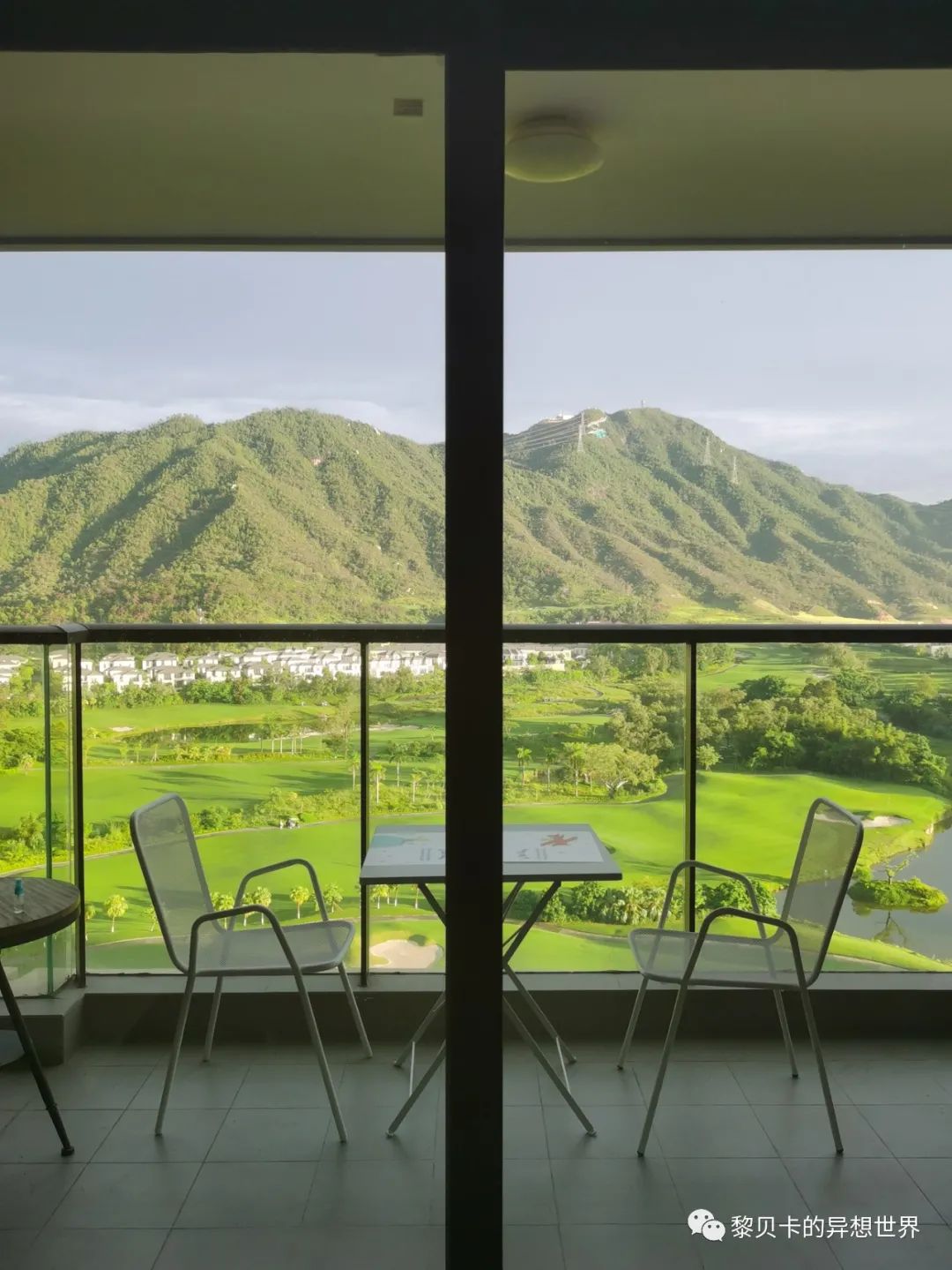 內(nèi)衣實體店裝修風(fēng)格圖_內(nèi)衣飾品店裝修圖片_內(nèi)衣店裝修圖