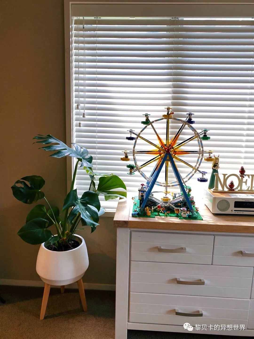 內(nèi)衣實體店裝修風(fēng)格圖_內(nèi)衣店裝修圖_內(nèi)衣飾品店裝修圖片