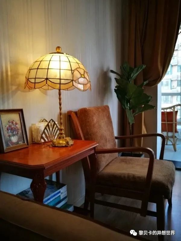 內(nèi)衣實體店裝修風(fēng)格圖_內(nèi)衣飾品店裝修圖片_內(nèi)衣店裝修圖