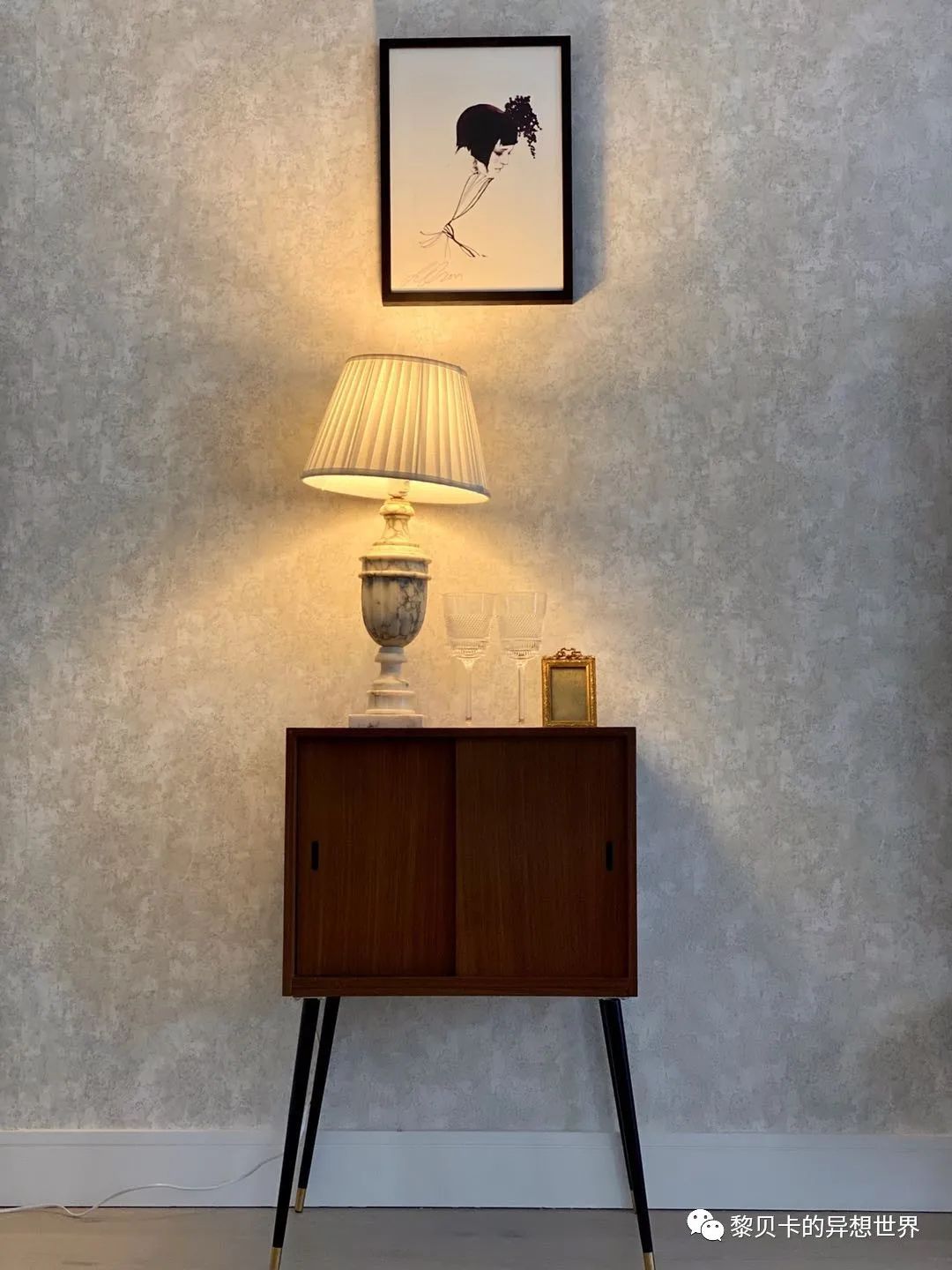 內(nèi)衣店裝修圖_內(nèi)衣實體店裝修風(fēng)格圖_內(nèi)衣飾品店裝修圖片