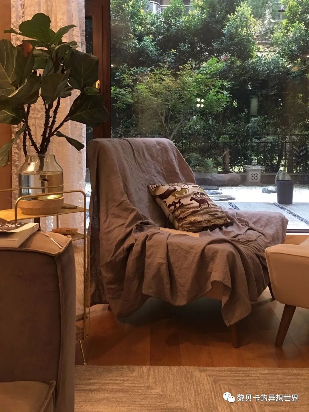 內(nèi)衣飾品店裝修圖片_內(nèi)衣店裝修圖_內(nèi)衣實體店裝修風(fēng)格圖