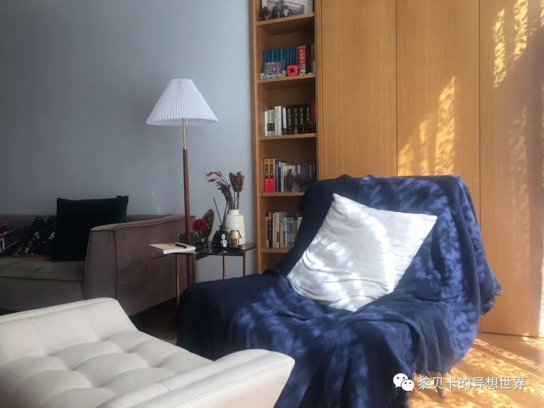 內(nèi)衣實體店裝修風(fēng)格圖_內(nèi)衣飾品店裝修圖片_內(nèi)衣店裝修圖