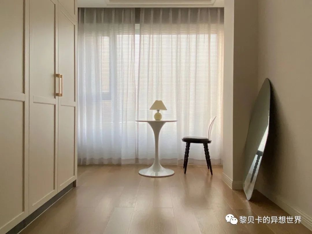 內(nèi)衣實體店裝修風(fēng)格圖_內(nèi)衣店裝修圖_內(nèi)衣飾品店裝修圖片