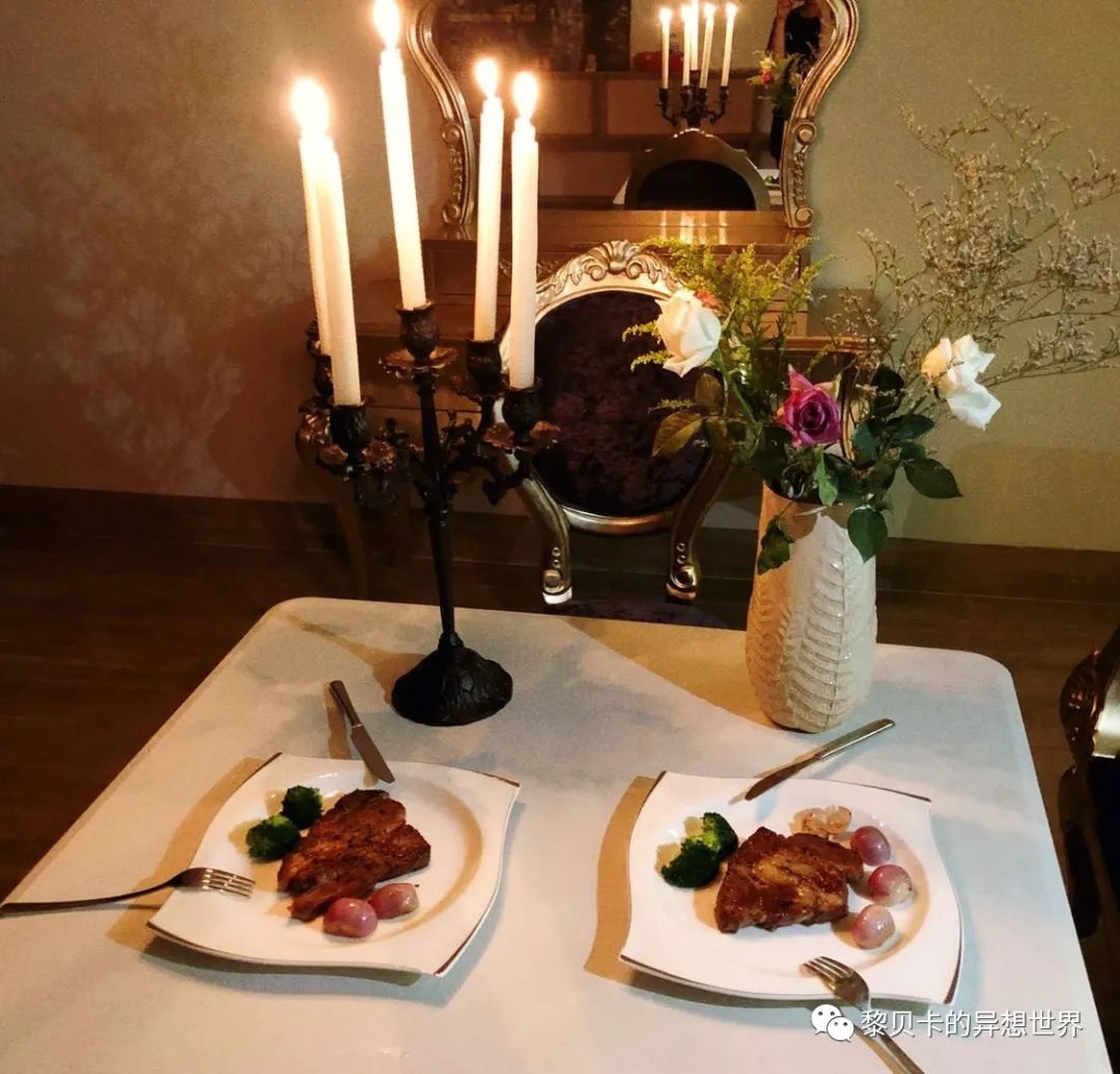 內(nèi)衣實體店裝修風(fēng)格圖_內(nèi)衣飾品店裝修圖片_內(nèi)衣店裝修圖