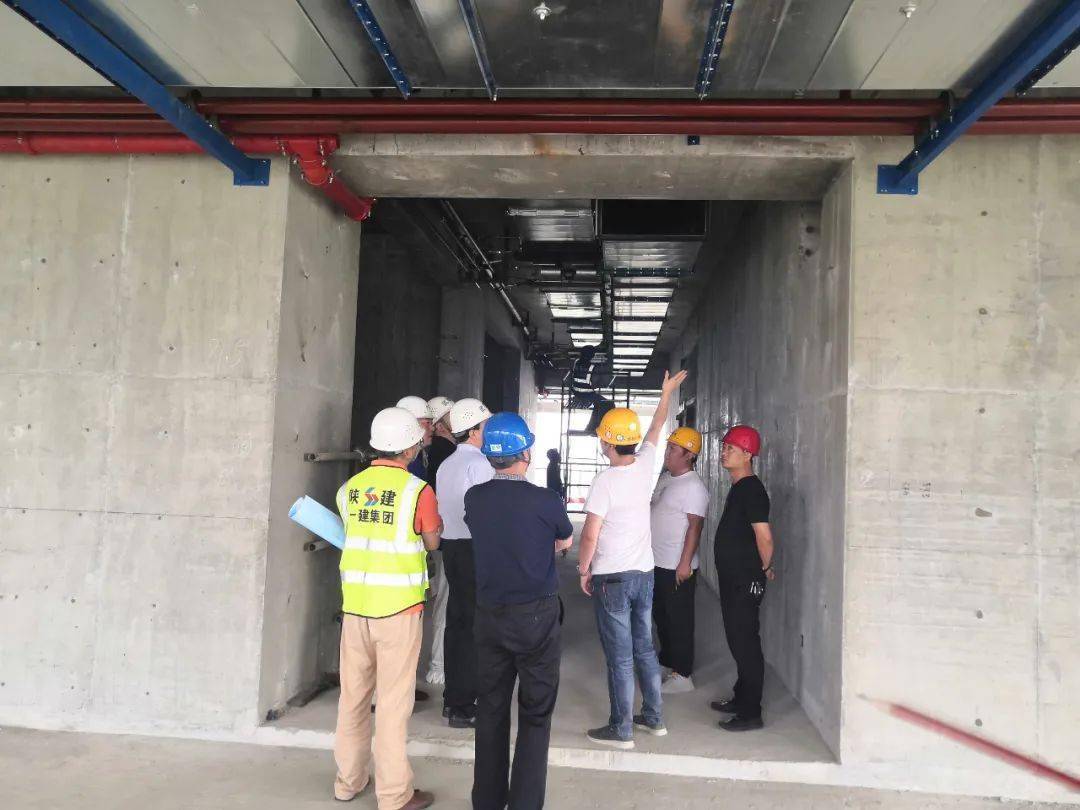 客廳吊頂裝修價(jià)格_裝修吊頂價(jià)格_汽車(chē)4s點(diǎn)吊頂裝修用生態(tài)木吊頂