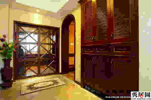 美式古典風概玄關圓拱形實木包套裝修效果圖