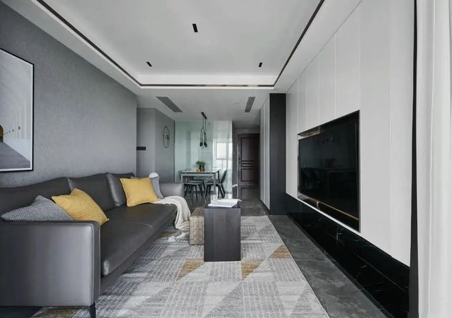 100平米的現(xiàn)代簡(jiǎn)約風(fēng)新房，裝修效果大氣又時(shí)尚，入戶就被吸引了