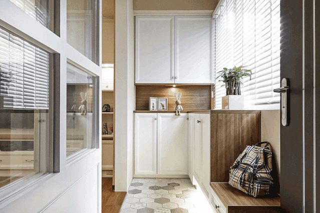 15年舊房改造，99㎡”暗亂差”空間秒變溫馨三居，連收納都翻倍，還有專屬衣帽間