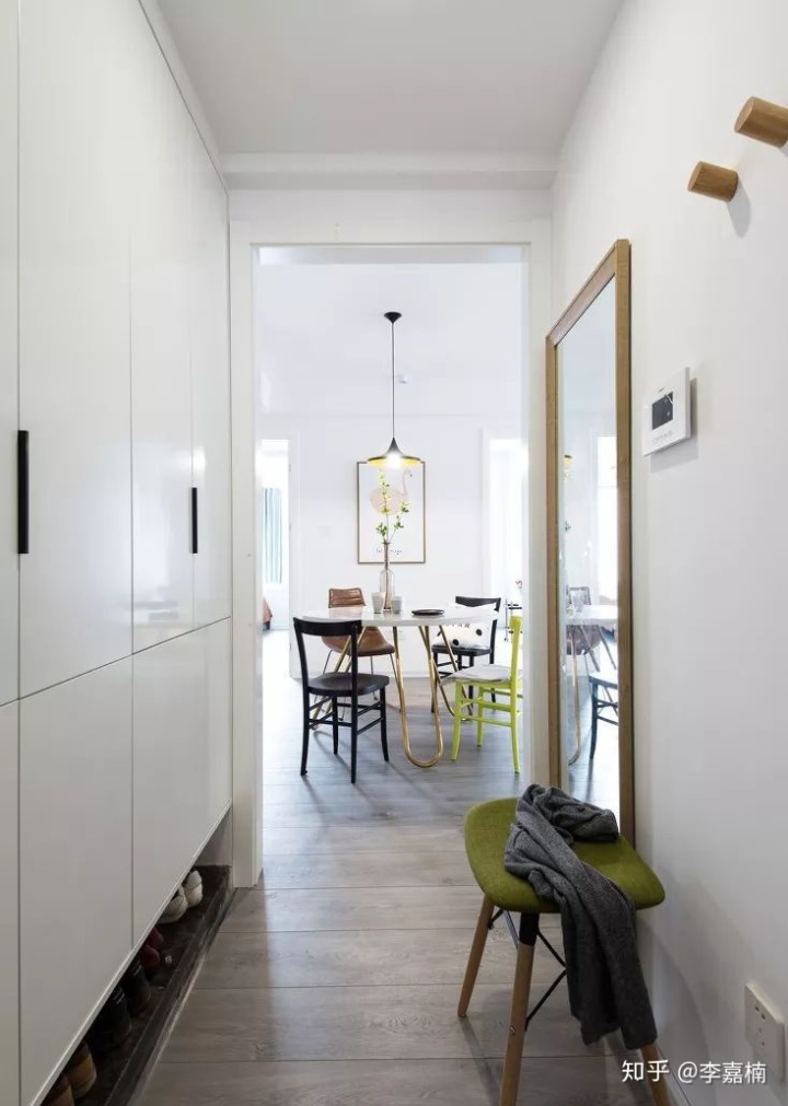 玄關鞋柜裝修效果圖_小玄關鞋柜裝修效果圖_進門鞋柜玄關裝修效果圖