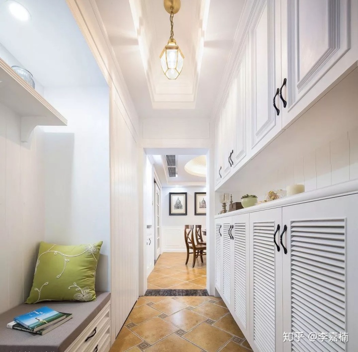 玄關鞋柜裝修效果圖_小玄關鞋柜裝修效果圖_進門鞋柜玄關裝修效果圖