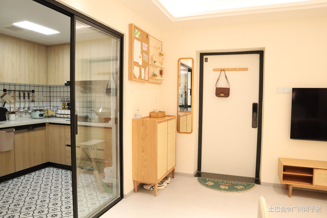 89平日式風三居室，全屋木色家具