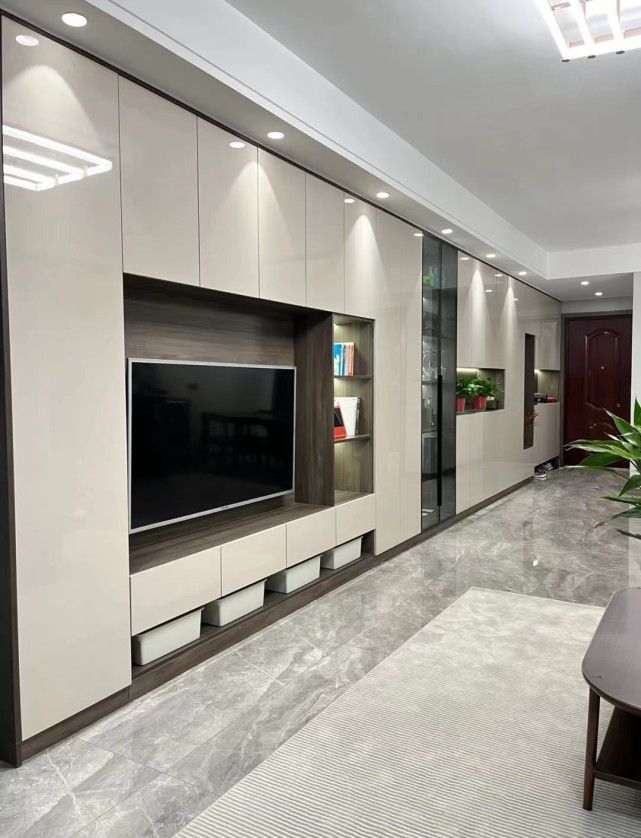 121平三室兩廳裝修，入住2個(gè)月，入戶滿墻柜很滿意