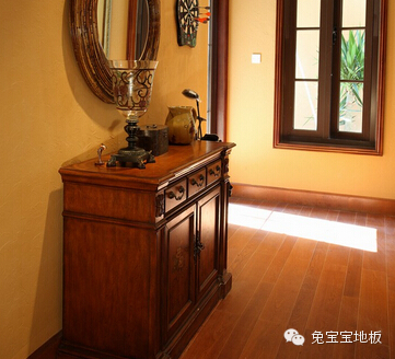 時尚居室玄關(guān)裝修風水，兔寶寶地板更適合！