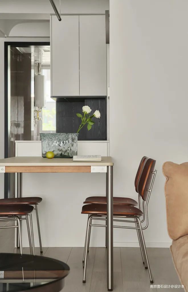 破舊老房改為完美婚房，餐廳改書房，實用又舒適