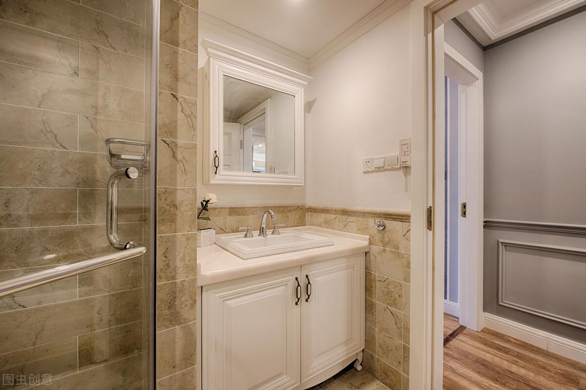 衛(wèi)生間吊頂用什么材質(zhì)？別聽師傅瞎忽悠，鋁扣板、石膏板都不差