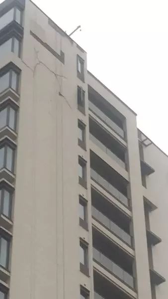 杭州一樓盤豪華裝修，沒交付外墻已開裂！業(yè)主發(fā)現(xiàn)30多處質(zhì)量問題，快崩潰了