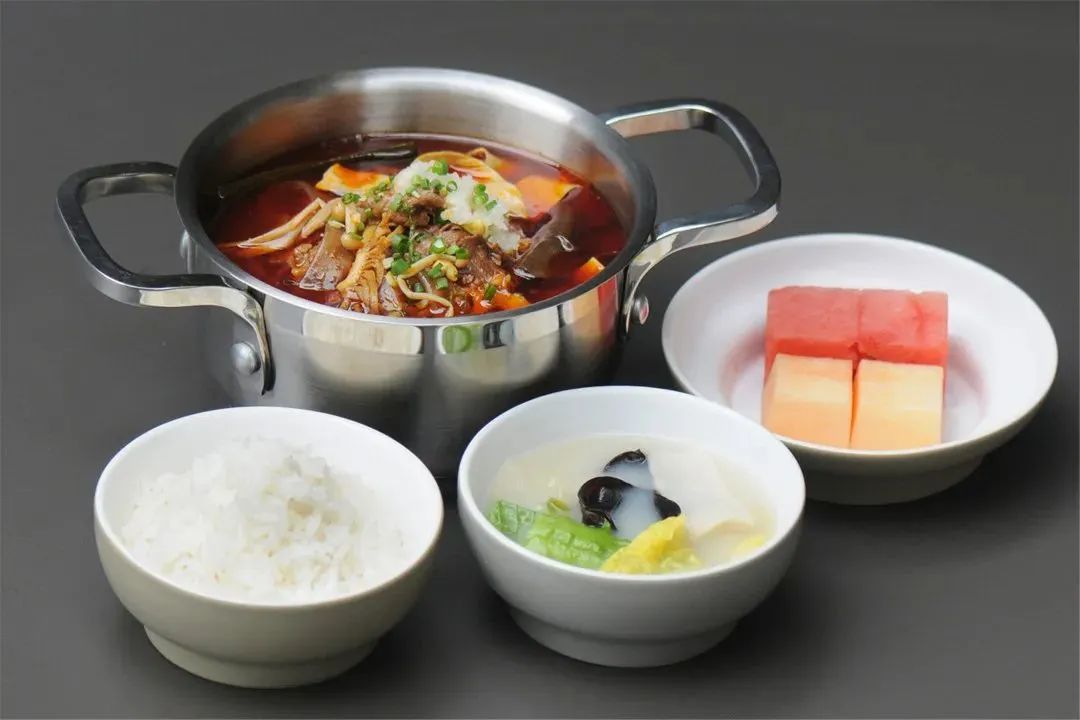 時尚童裝店裝修效果圖_時尚火鍋店裝修_炫轉(zhuǎn)時尚火鍋?zhàn)灾?世購店)怎么樣