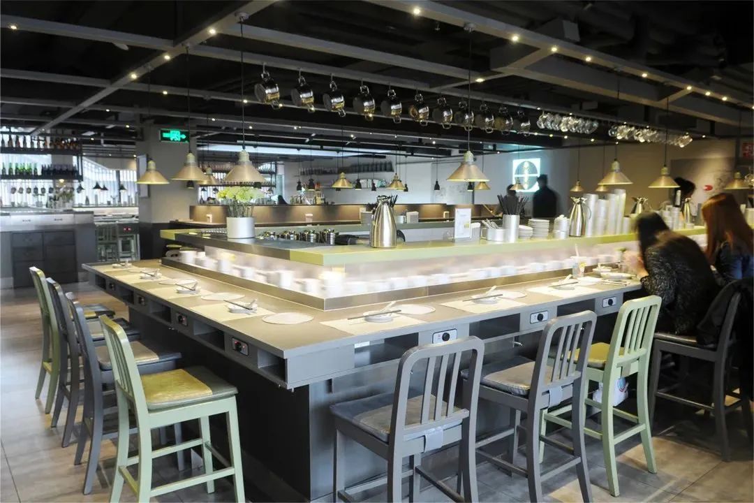 時尚火鍋店裝修_炫轉(zhuǎn)時尚火鍋?zhàn)灾?世購店)怎么樣_時尚童裝店裝修效果圖