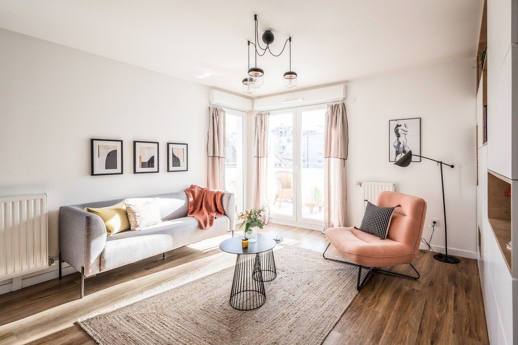 小戶型陽(yáng)臺(tái)曬衣服浪費(fèi)了，打L型榻榻米地臺(tái)，朋友來(lái)了只想躺在這